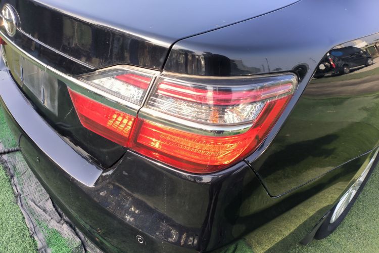 丰田 凯美瑞 2016款 2.0E 十周年纪念精英版车身外观9