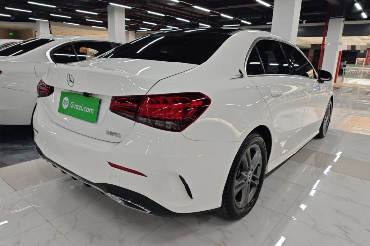奔驰A级 2020款 改款 A 180 L 运动轿车特殊配置车身外观7