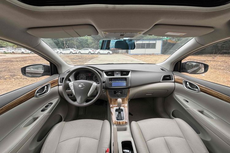 日产 轩逸 2014款 1.6XV CVT尊享版中控内饰12