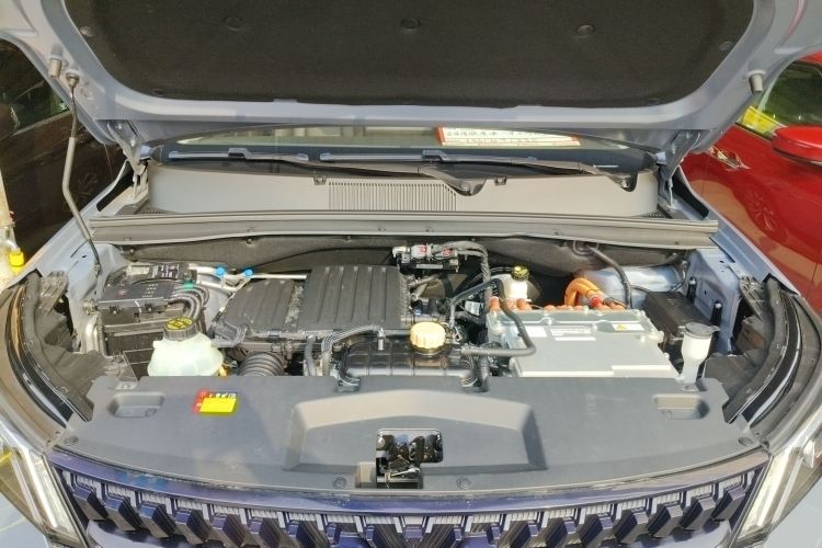 五菱汽车 五菱星辰 2022款 2.0L DHT电劲款机舱底盘24