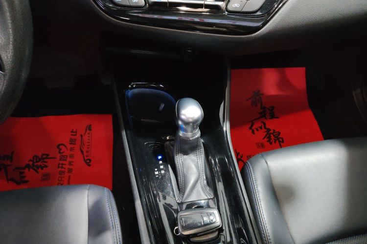 丰田C-HR 2020款 2.0L 领先版中控内饰18