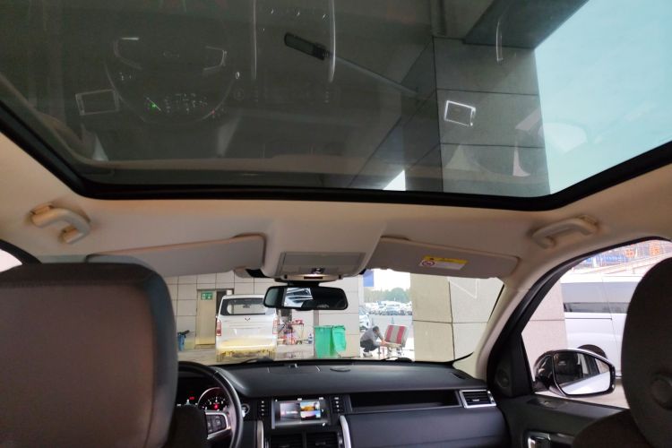 路虎 发现神行 2018款 240PS SE版中控内饰22