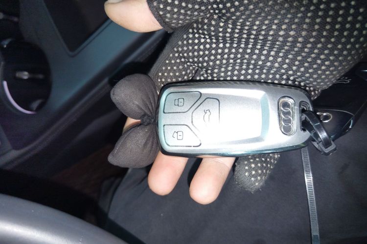 奥迪A4L 2022款 40 TFSI 时尚致雅型中控内饰7001