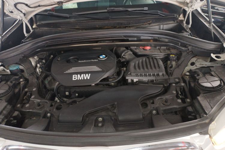 宝马X1 2016款 sDrive18Li 时尚型机舱底盘24