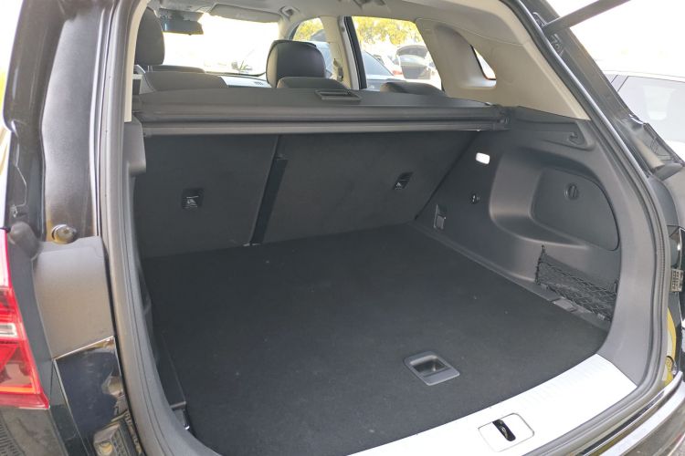 红旗HS5 2022款 改款 2.0T 智联旗享版机舱底盘23