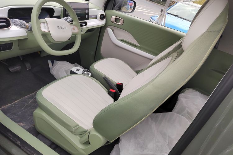 吉利银河 2025款 210km 熊猫骑士中控内饰19