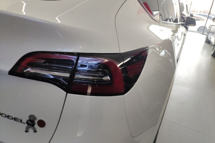 特斯拉 Model Y 2022款 改款 后轮驱动版车身外观9
