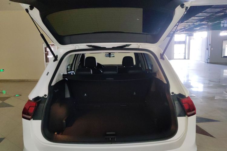 大众 途观L 2022款 330TSI 自动两驱舒享版机舱底盘23