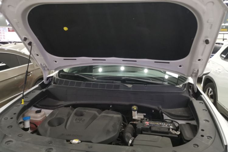 长安CS35PLUS 2019款 1.6L 手动酷联版机舱底盘24