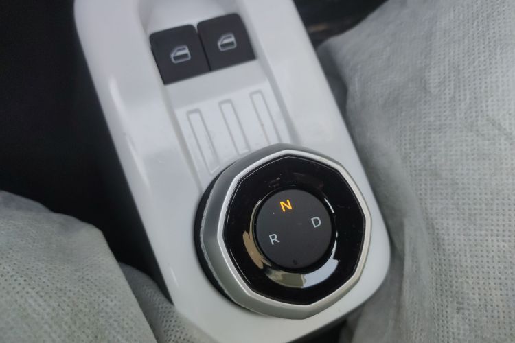 吉利银河 2025款 210km 熊猫骑士中控内饰18