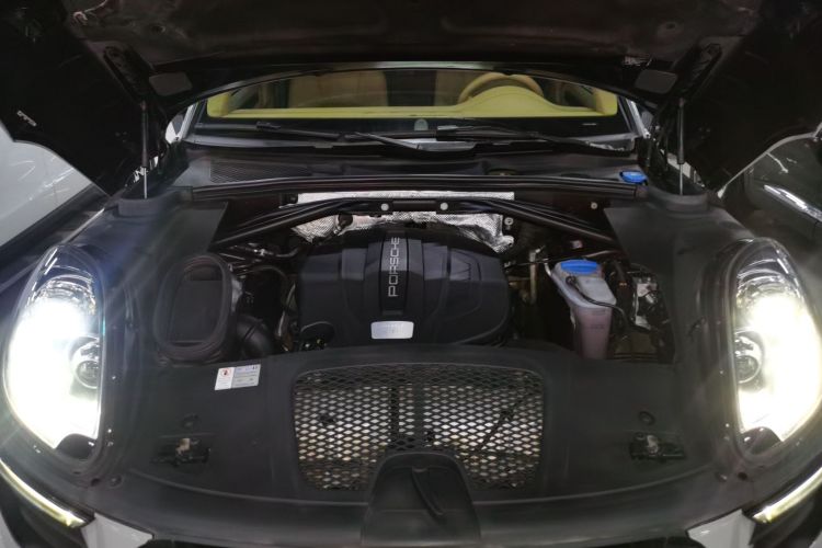 保时捷 2016款 Macan 2.0T机舱底盘24