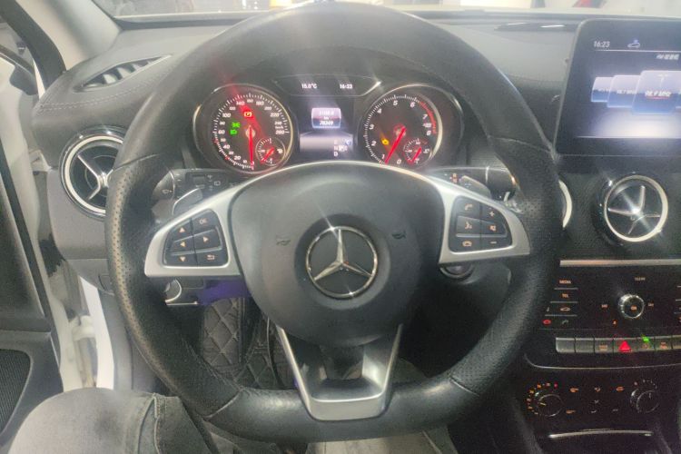 奔驰GLA 2019款 GLA 200 时尚型局部细节13