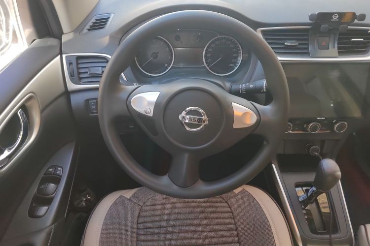 日产 轩逸 2024款 改款二 经典 1.6XE CVT舒适版中控内饰13