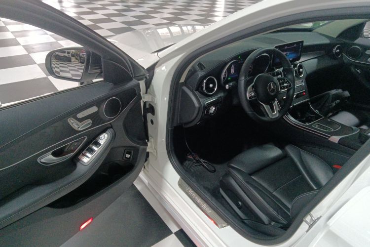 奔驰C级 2019款 C 260 L 运动版中控内饰20