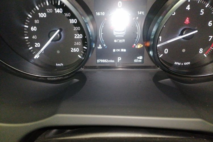 路虎 揽胜极光 2018款 240PS SE DYNAMIC 智锐版中控内饰15