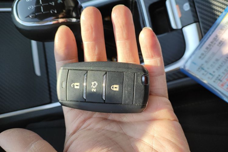 长安 逸动 2018款 高能版 1.6L GDI 手动先锋型 国V中控内饰11