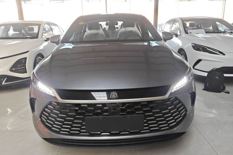 比亚迪 秦PLUS 2025款 DM-i 智驾版 55KM领先型车身外观2