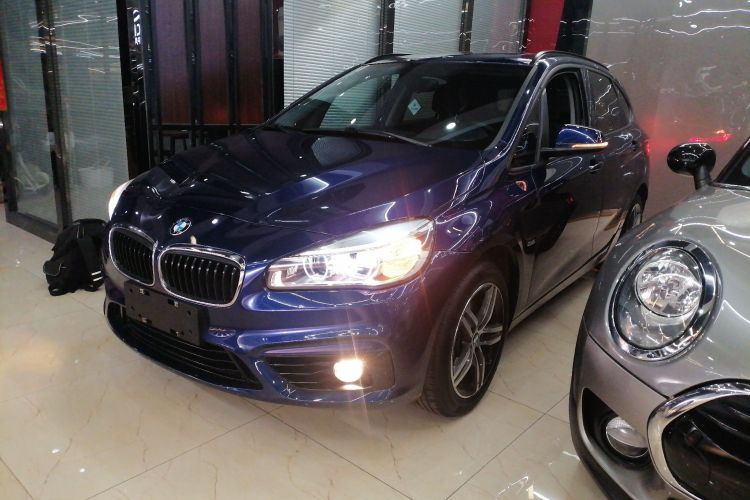 宝马2系旅行车 2016款 218i 运动设计套装车身外观1