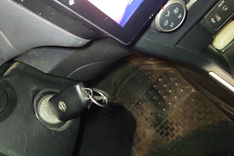 日产 轩逸 2019款 经典 1.6XE 手动舒适版中控内饰11