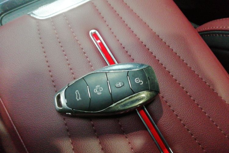 红旗H5 2024款 2.0T 自动智联旗畅版中控内饰11