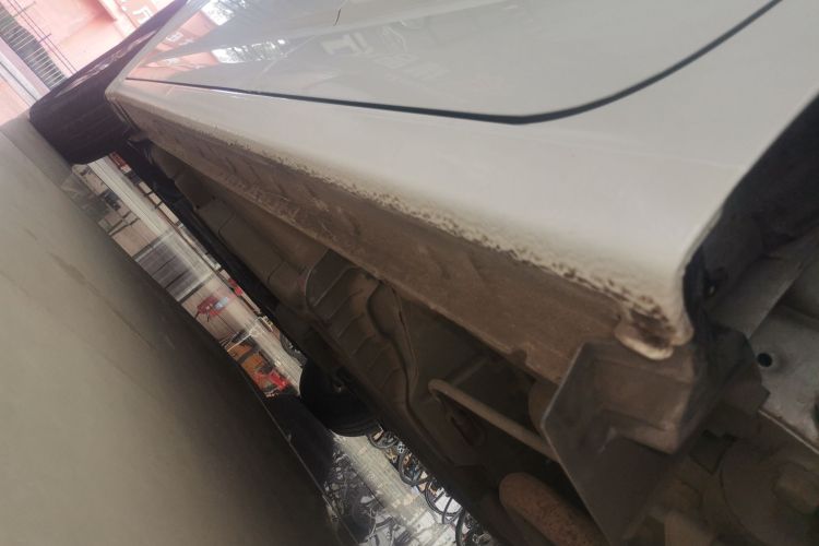 雪佛兰 爱唯欧 2014款 三厢 1.4SL MT 舒适版机舱底盘30