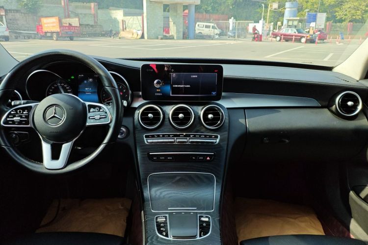 奔驰C级 2019款 C 180 L 时尚型运动版中控内饰16