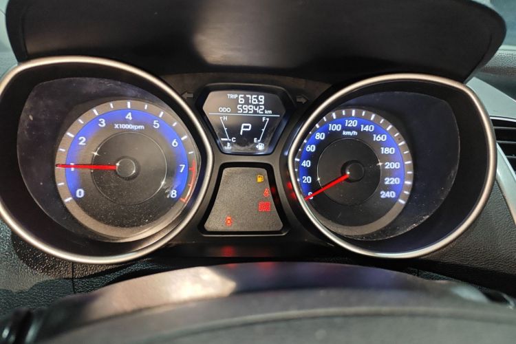 现代 朗动 2015款 1.6L 自动时尚型中控内饰14