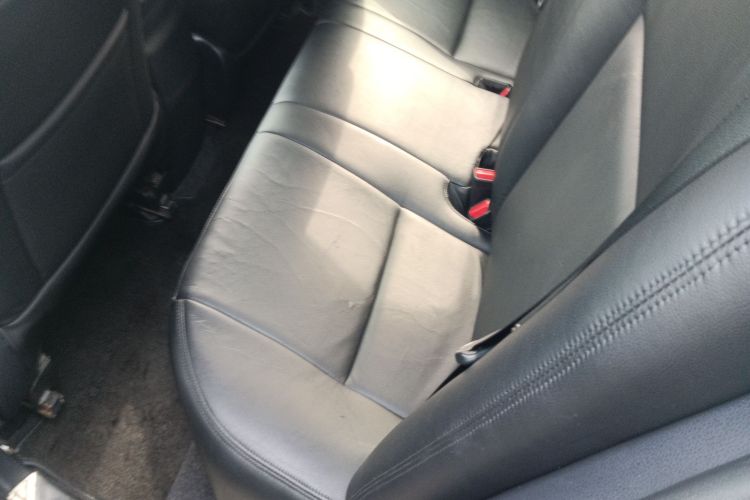 丰田 雷凌 2017款 改款双擎 1.8H GS E-CVT精英天窗版 国V中控内饰7004