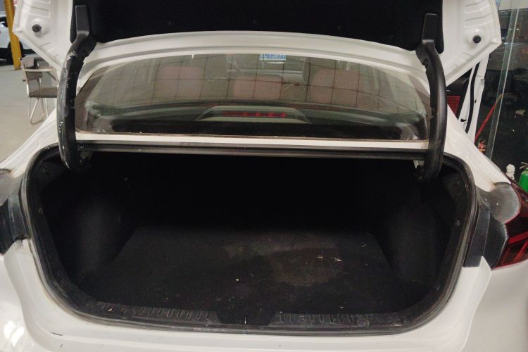 长安 逸动 2021款 PLUS 蓝鲸NE 1.4T GDI DCT尊贵型机舱底盘23