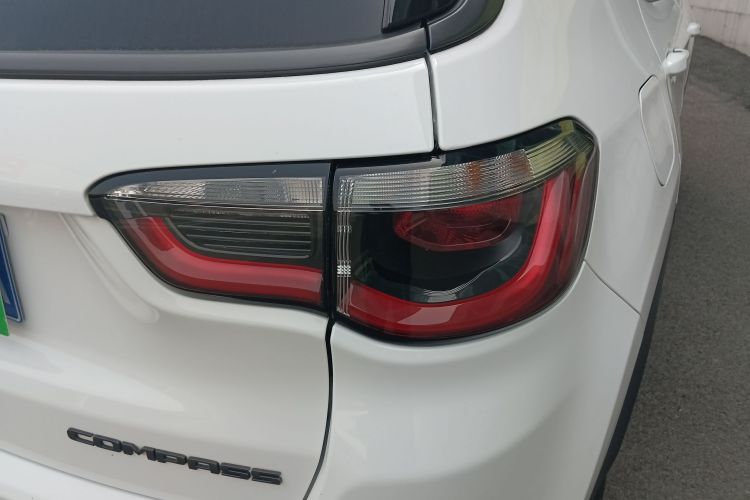 Jeep 指南者 2017款 200TS 自动高性能四驱版车身外观9