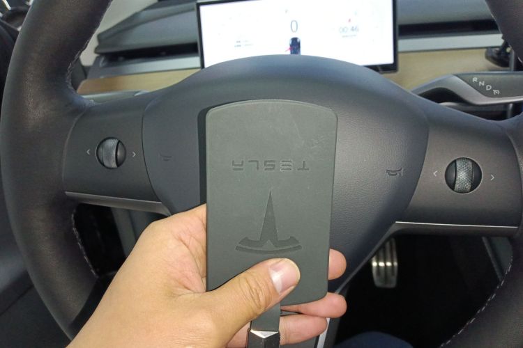 特斯拉 Model Y 2021款 标准续航后驱版中控内饰11