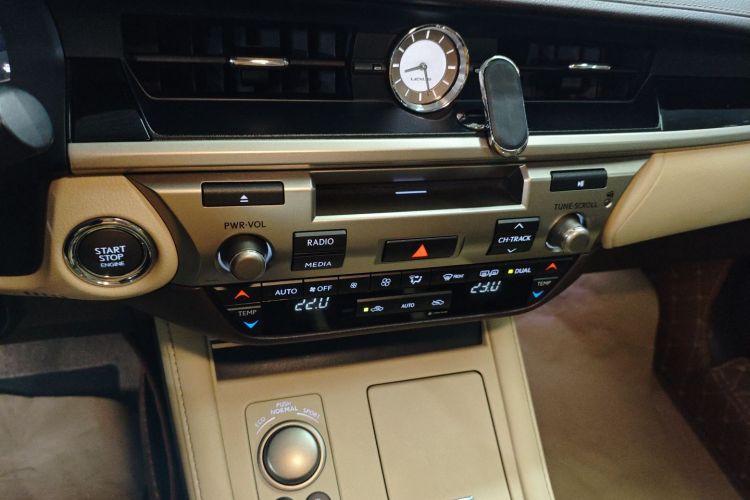 雷克萨斯ES 2015款 200 精英版局部细节16