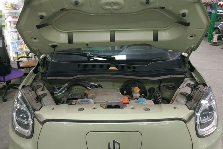 零跑汽车 零跑T03 2022款 耀金版机舱底盘24