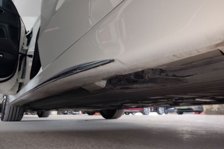 奔驰C级 2022款 改款 C 260 L 运动版局部细节9002