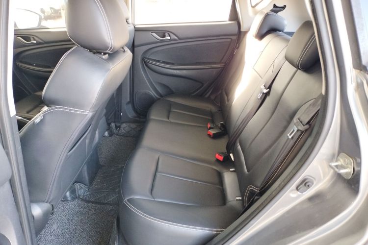 陆风X2 2017款 1.6L 自动铂锐版中控内饰21