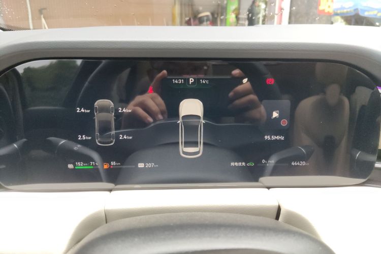 鸿蒙智行 问界M5 2022款 增程后驱标准版局部细节14