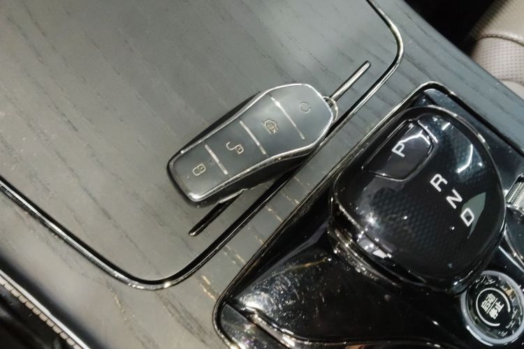 比亚迪 汉 2022款 EV 创世版 610KM四驱尊享型中控内饰11