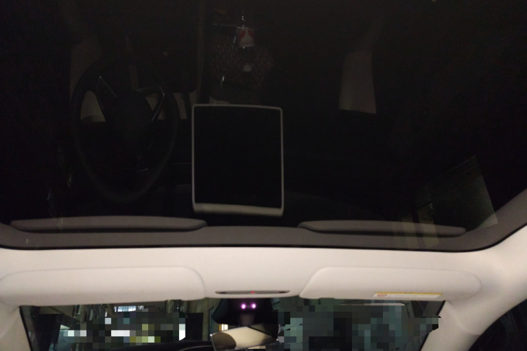 特斯拉 Model Y 2025款 后轮驱动版中控内饰22