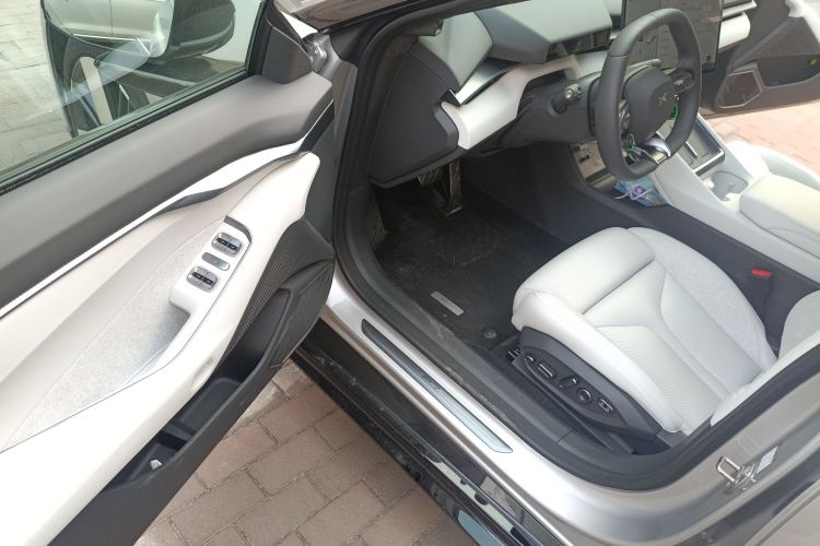 小鹏P7 2025款 702 长续航 Ultra中控内饰20