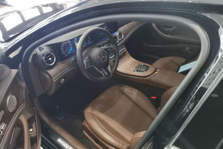 奔驰E级 2023款 E 300 L 时尚型中控内饰20