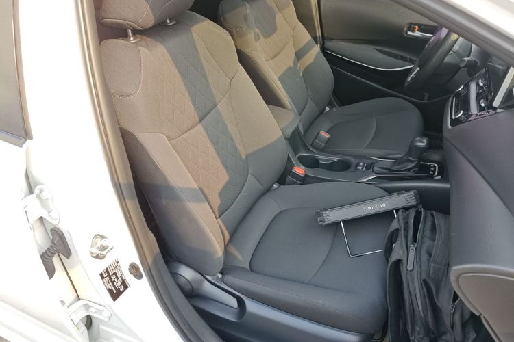 丰田 卡罗拉 2021款 双擎 1.8L E-CVT精英版局部细节41