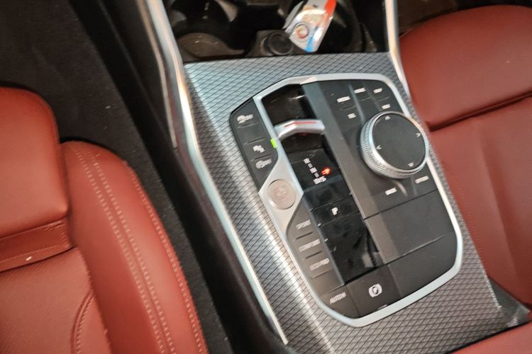 宝马4系 2023款 425i Gran Coupe M运动曜夜套装中控内饰18