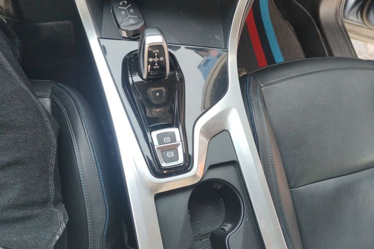 领克01 2017款 2.0T 两驱耀Pro版中控内饰18