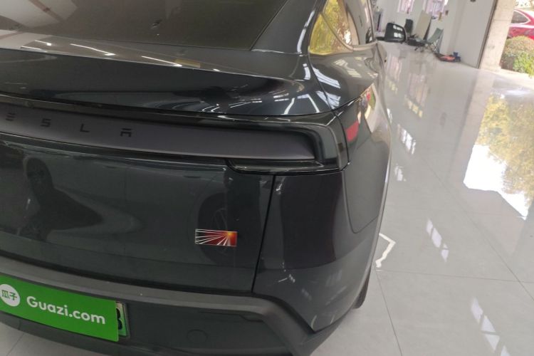 特斯拉 Model Y 2025款 后轮驱动 首发版车身外观9