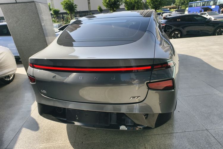 小鹏P7 2022款 625E车身外观6