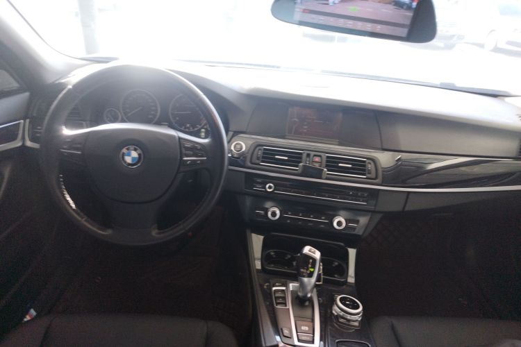 宝马5系 2013款 520Li 典雅型中控内饰12