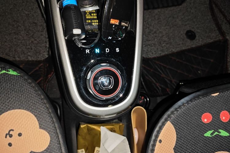 长安欧尚 奔奔E-Star 2021款 国民版 心悦版（快充版）磷酸铁锂（31.18kWh）中控内饰18