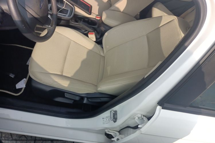 福特 福睿斯 2017款 改款 1.5L 自动舒适型局部细节19