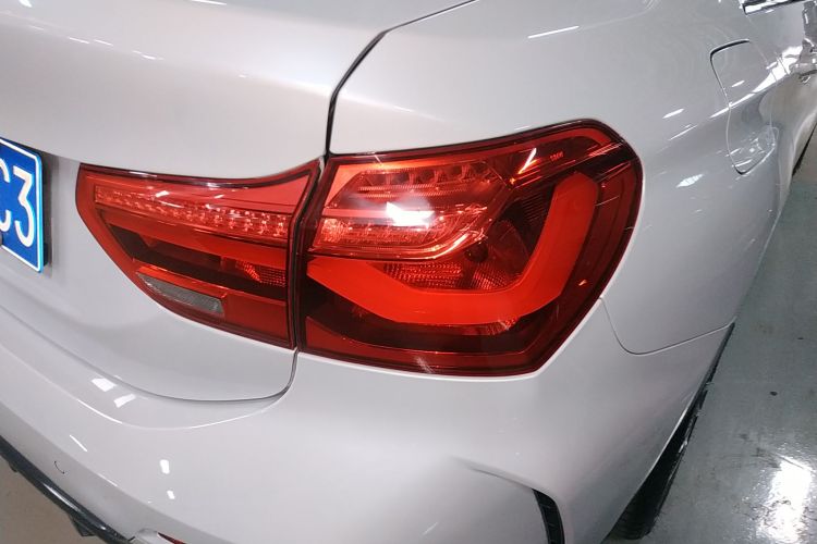 宝马1系 2019款 120i M运动套装车身外观9