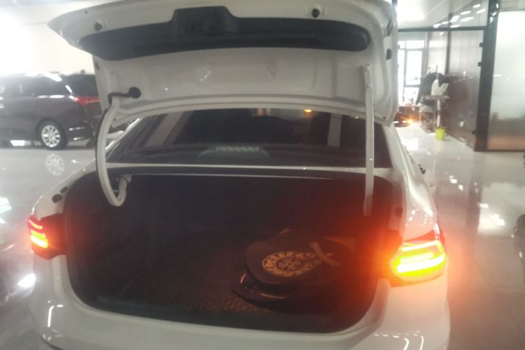 大众 朗逸 2021款 280TSI DSG舒适版机舱底盘23